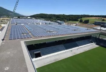 Svájc napelemes stadion